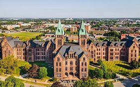 The Richardson Hotel